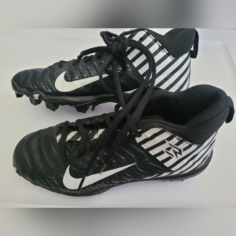 Nike youth football cleats